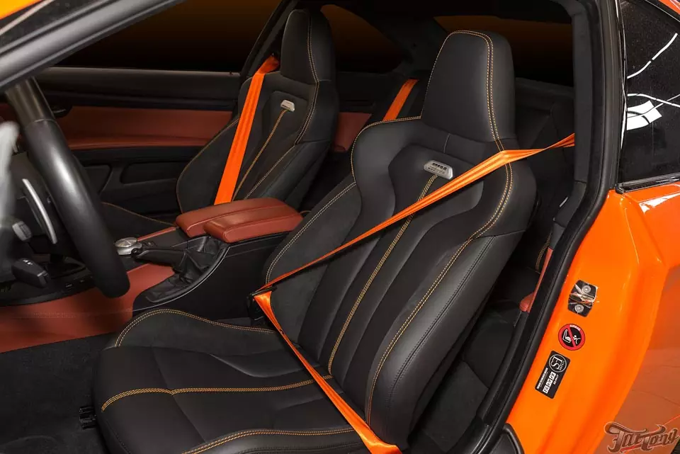 BMW M3. Перешив сидений и заднего дивана, установка ремней безопасности в цвет кузова!
